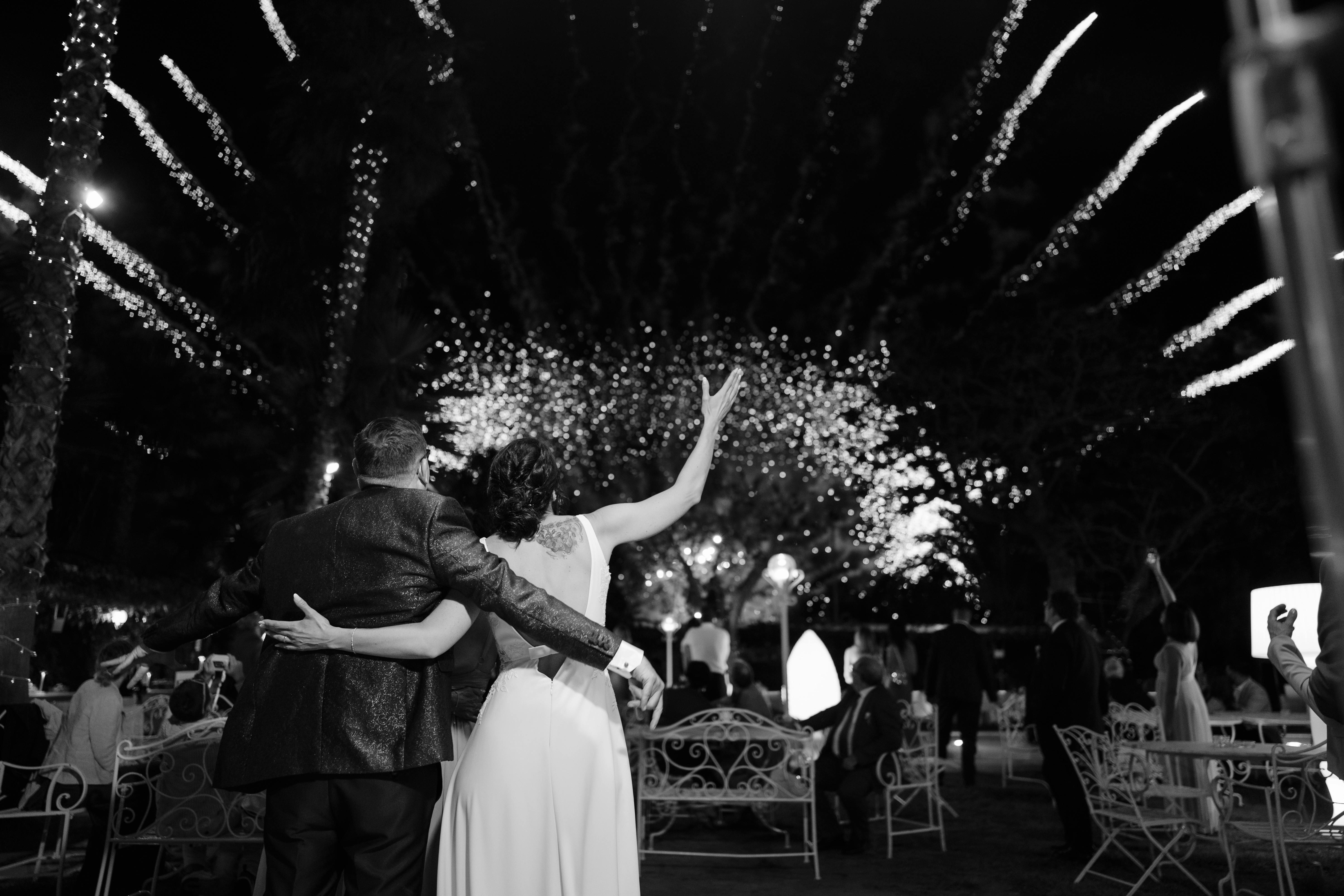 Energía y luces en matrimonio